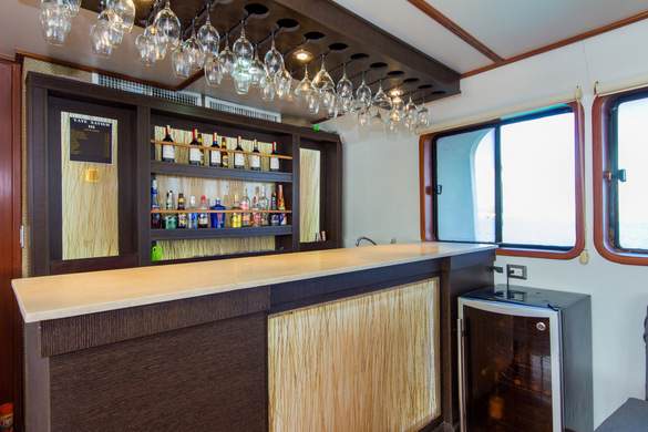 Galapagos Boat XAVIER III Interior Bar © Diego Garcia.jpg